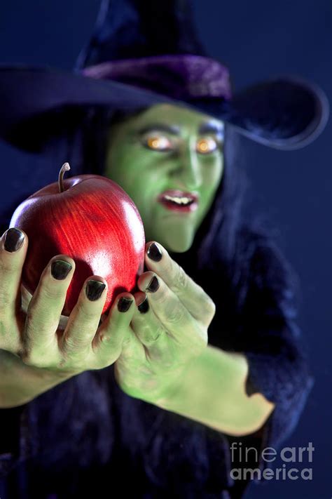 Wicked witch applr